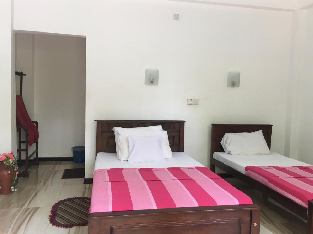 Anthony Guesthouse Hikkaduwa Dış mekan fotoğraf